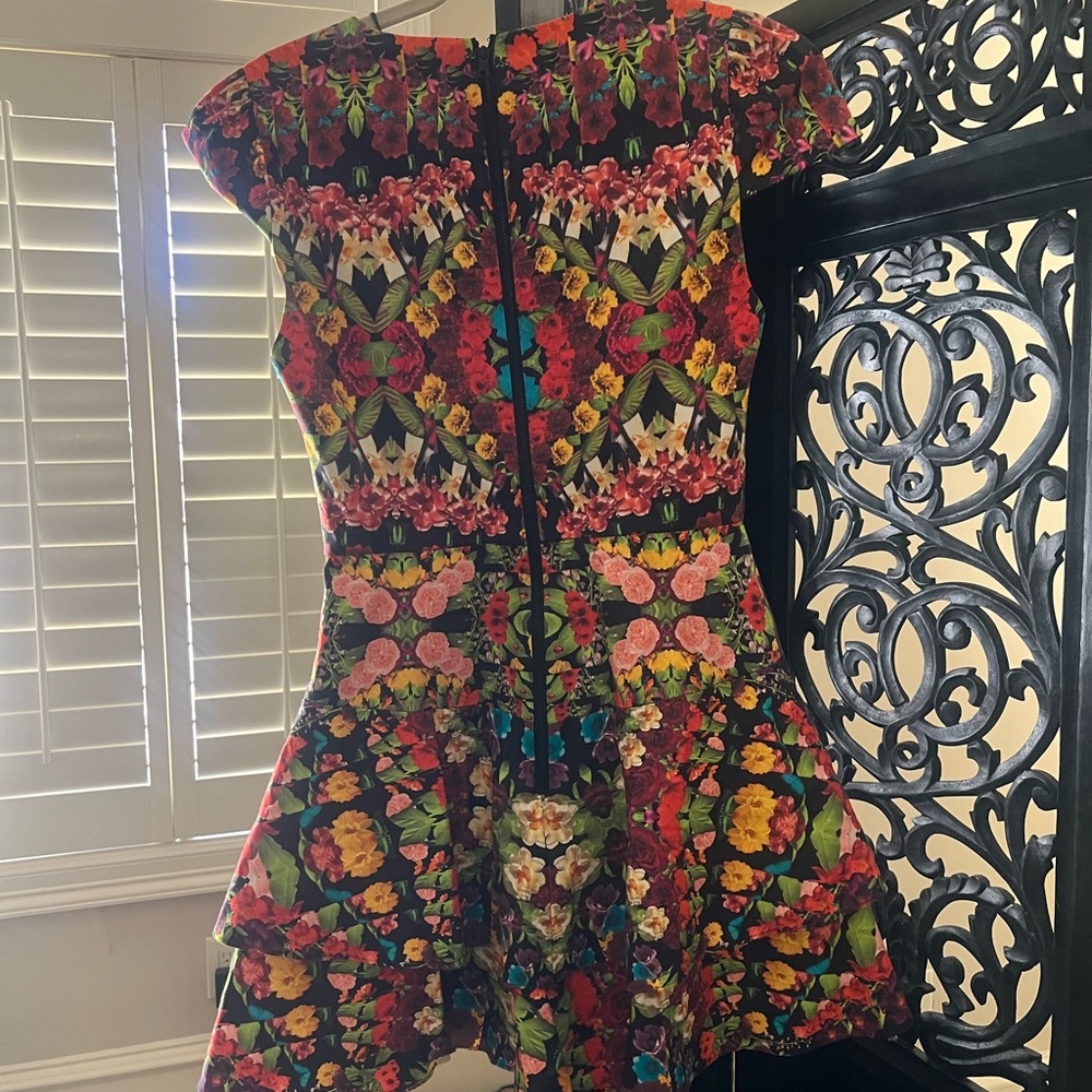 Alice + Olivia Floral Dress - Picture 2 of 3